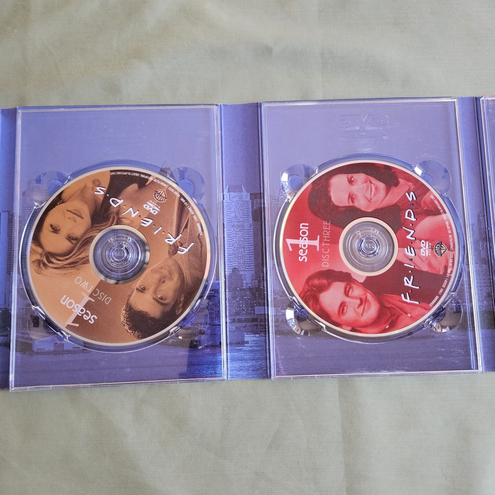 Friends DVD Box Set - Complete Season 1 - Picture 6 of 9